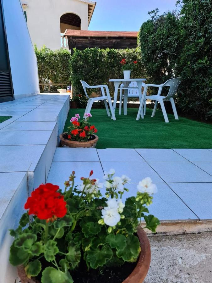 Apartamentos Delfines Кала-Бланка Экстерьер фото